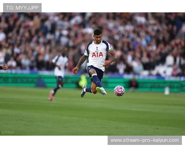 罗梅罗倒钩破门救主，热刺中卫展现绝境韧性